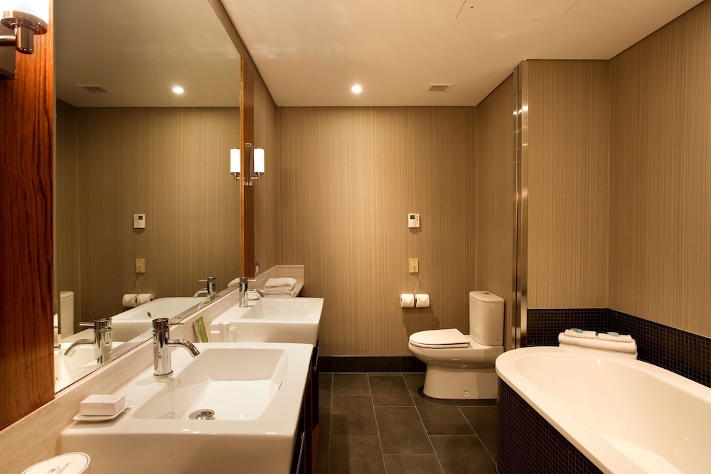 Hilton Queenstown Resort and Spa 22/89