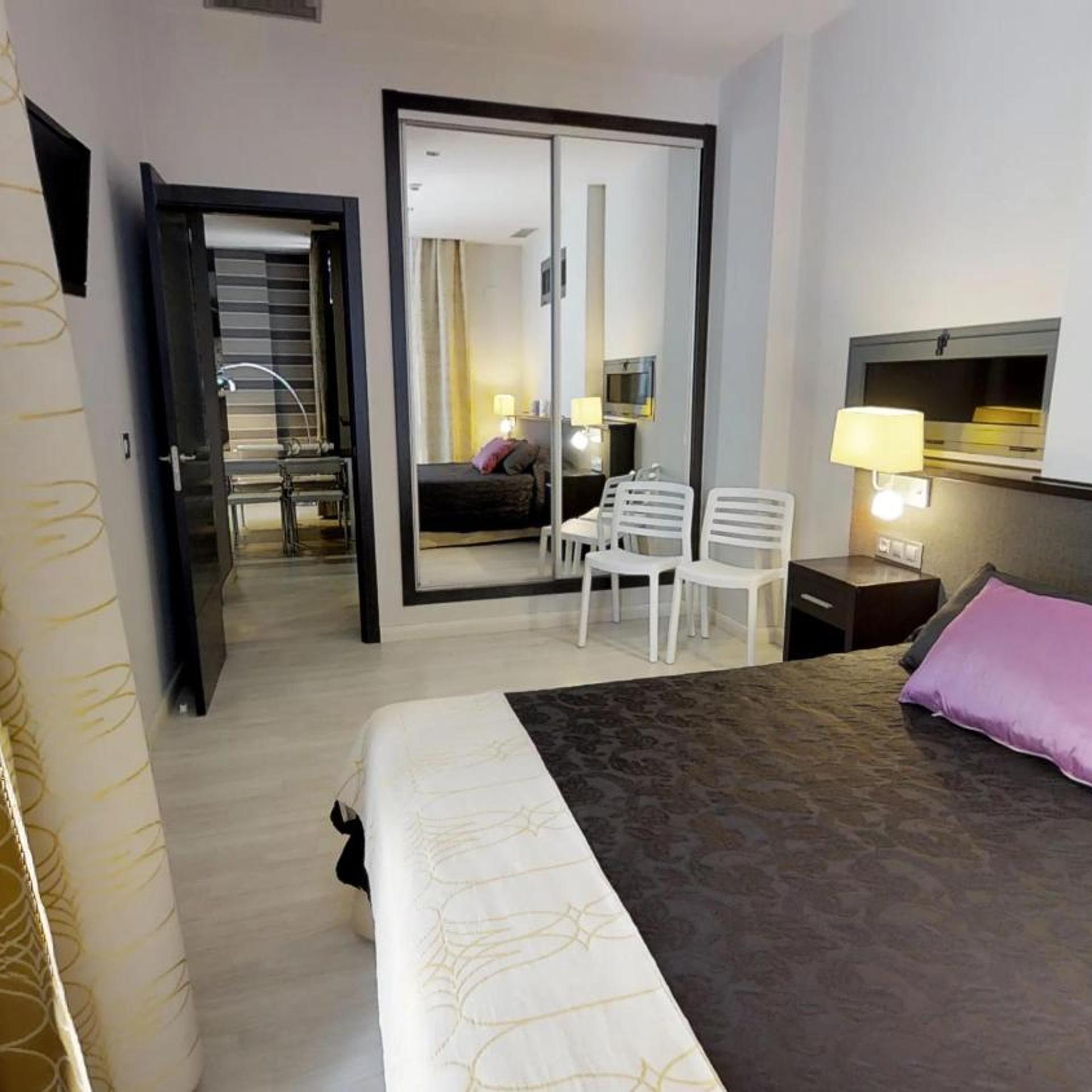 3 Bedrooms, Apartment
