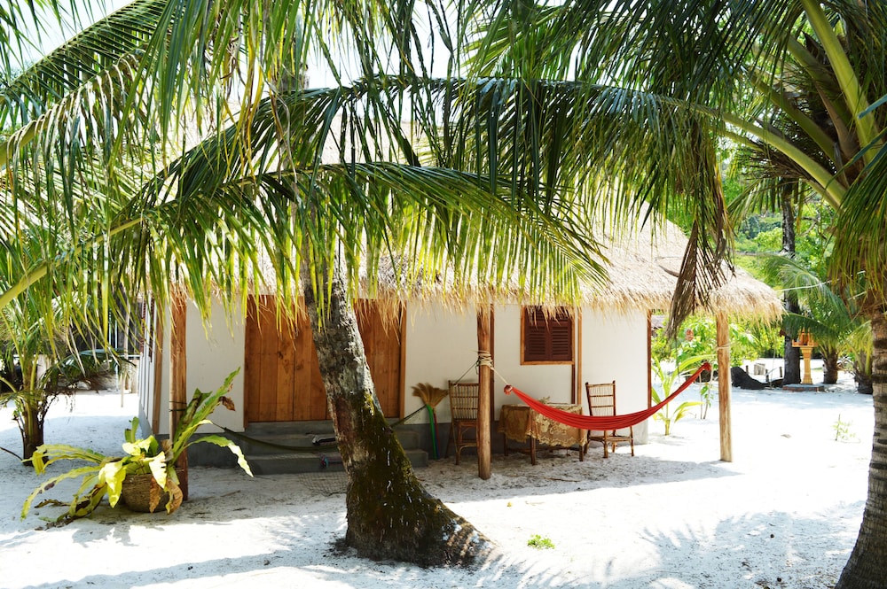 Palm Beach Bungalow Resort 6/66