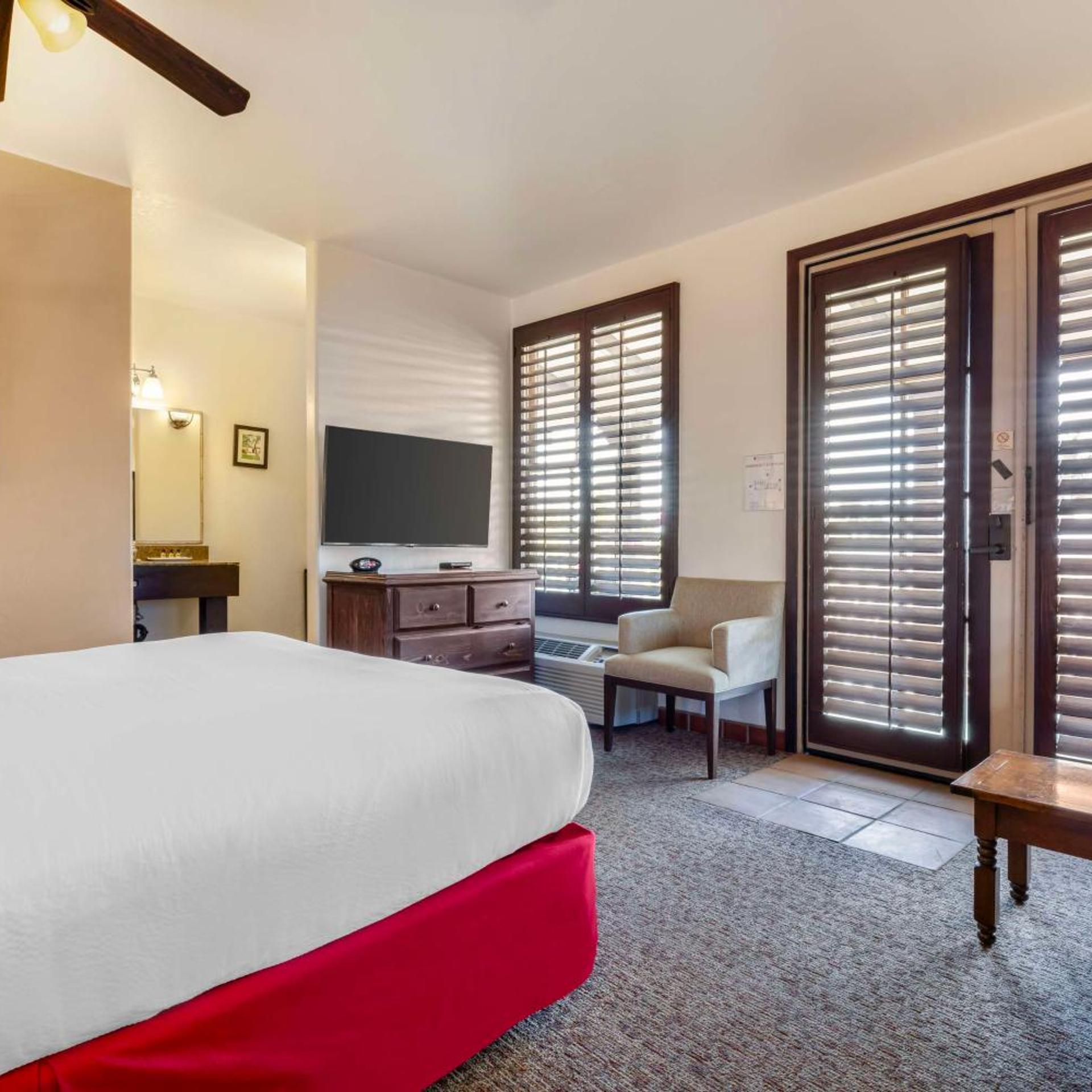 1 Bedroom, Suite, King Bed, Sofa