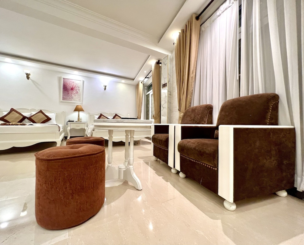 Tulip Hotel 45/69