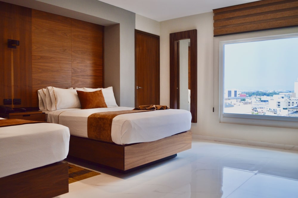 Hotel Dali Ejecutivo 33/86