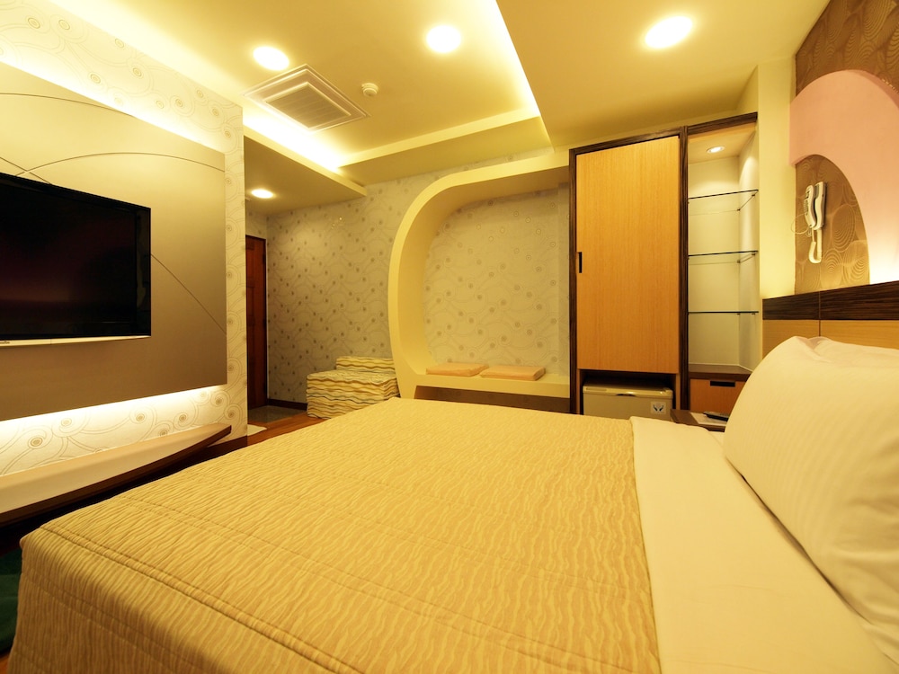 Ibiza Kenting Hotel II 4/24