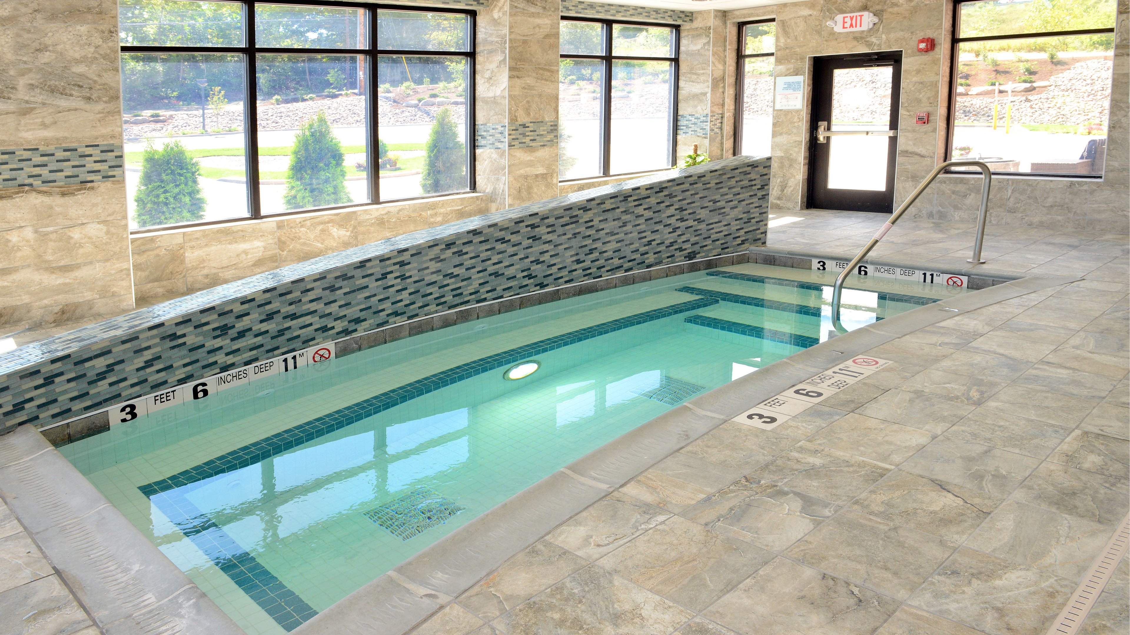 Holiday Inn Express Suites Geneva Finger Lakes 35/56