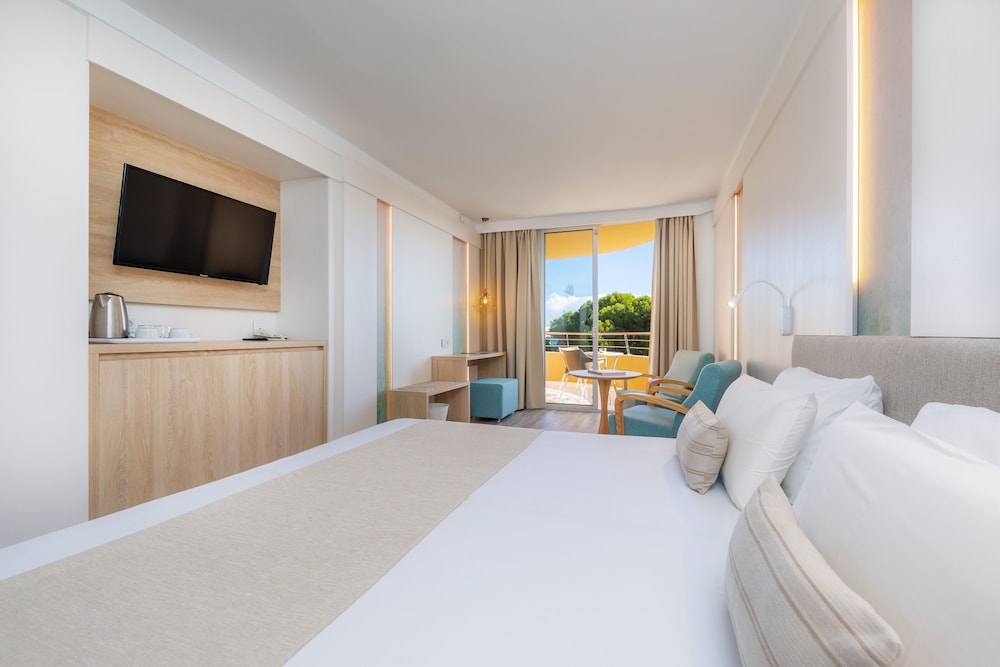 Marins Beach Club Adults Only 7/50