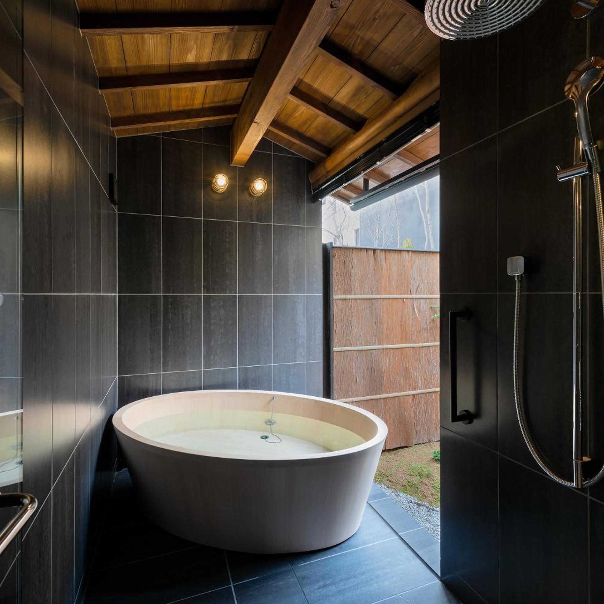 Luxury, Outdoor Bath، Nazuna Kyoto Gosho 4/5