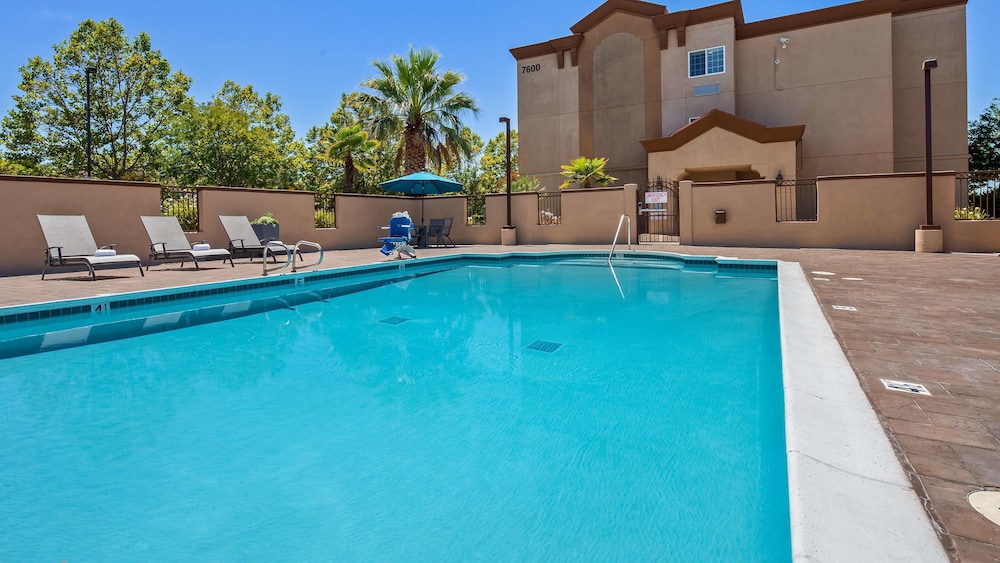 Best Western Plus Vineyard Inn 5/45