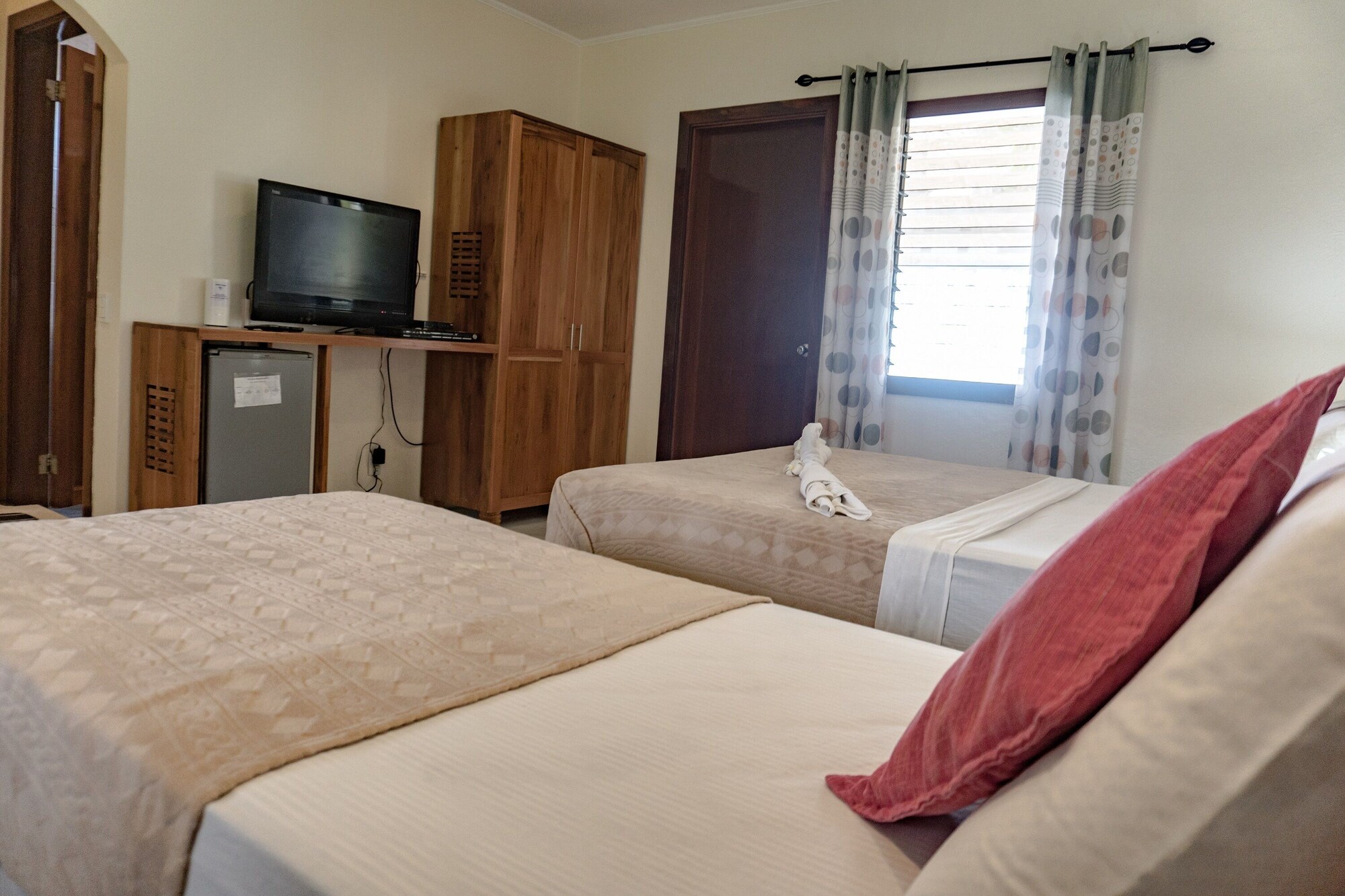 بنغل بسرير كوين وسرير فردي، Quo Vadis Dive Resort 4/8