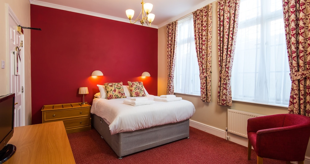 Cliffden Hotel 36/66