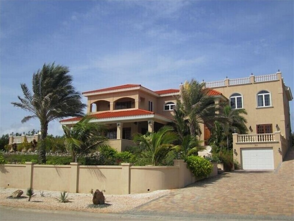 Walking to the Beach Villa 12/13