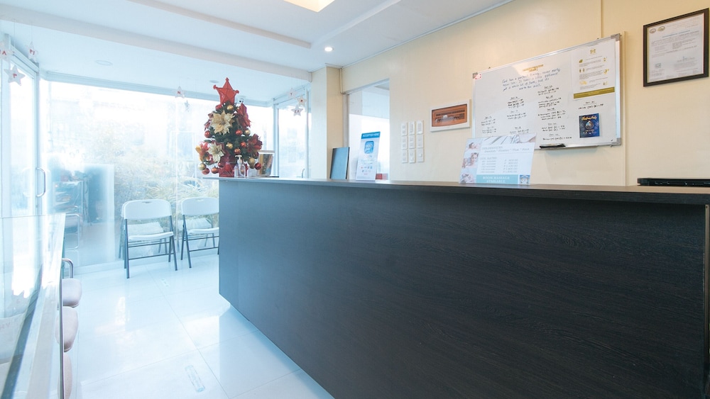 RedDoorz at Grand Apartelle Hernan Cortes Cebu 8/38