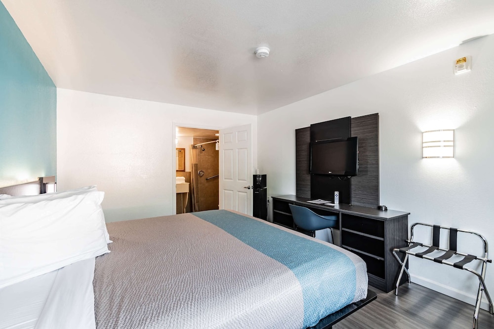 Motel6 Tampa, FL 22/30