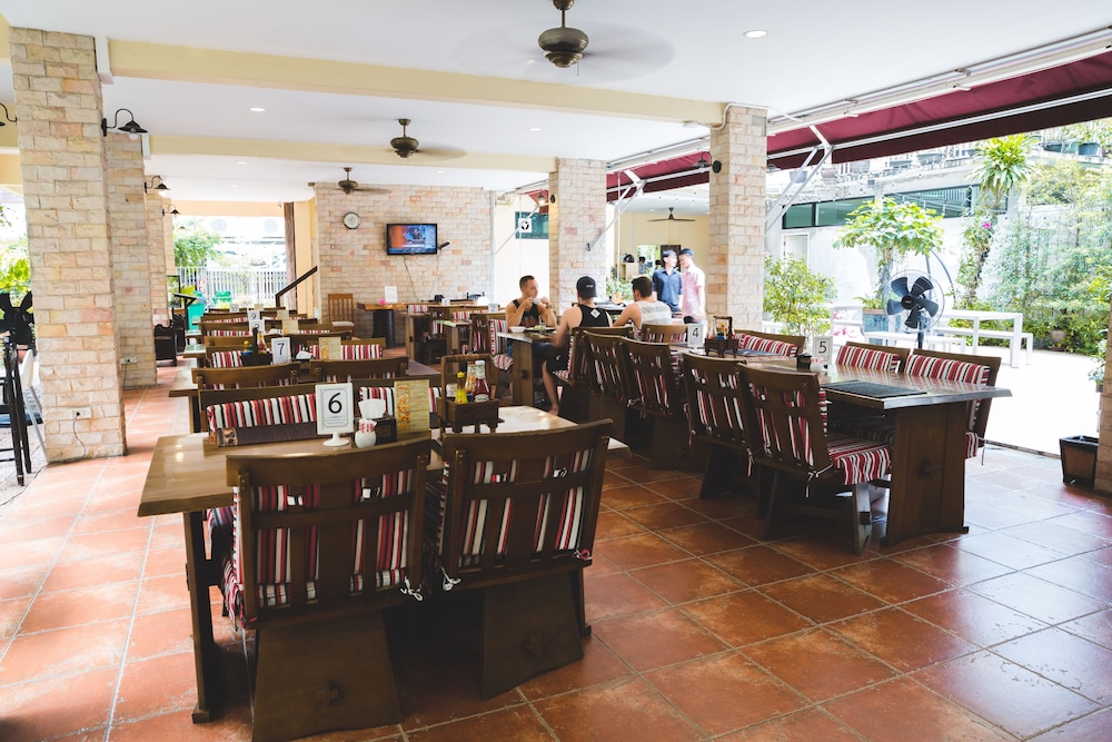 Feung Nakorn Balcony Rooms Cafe 57/79