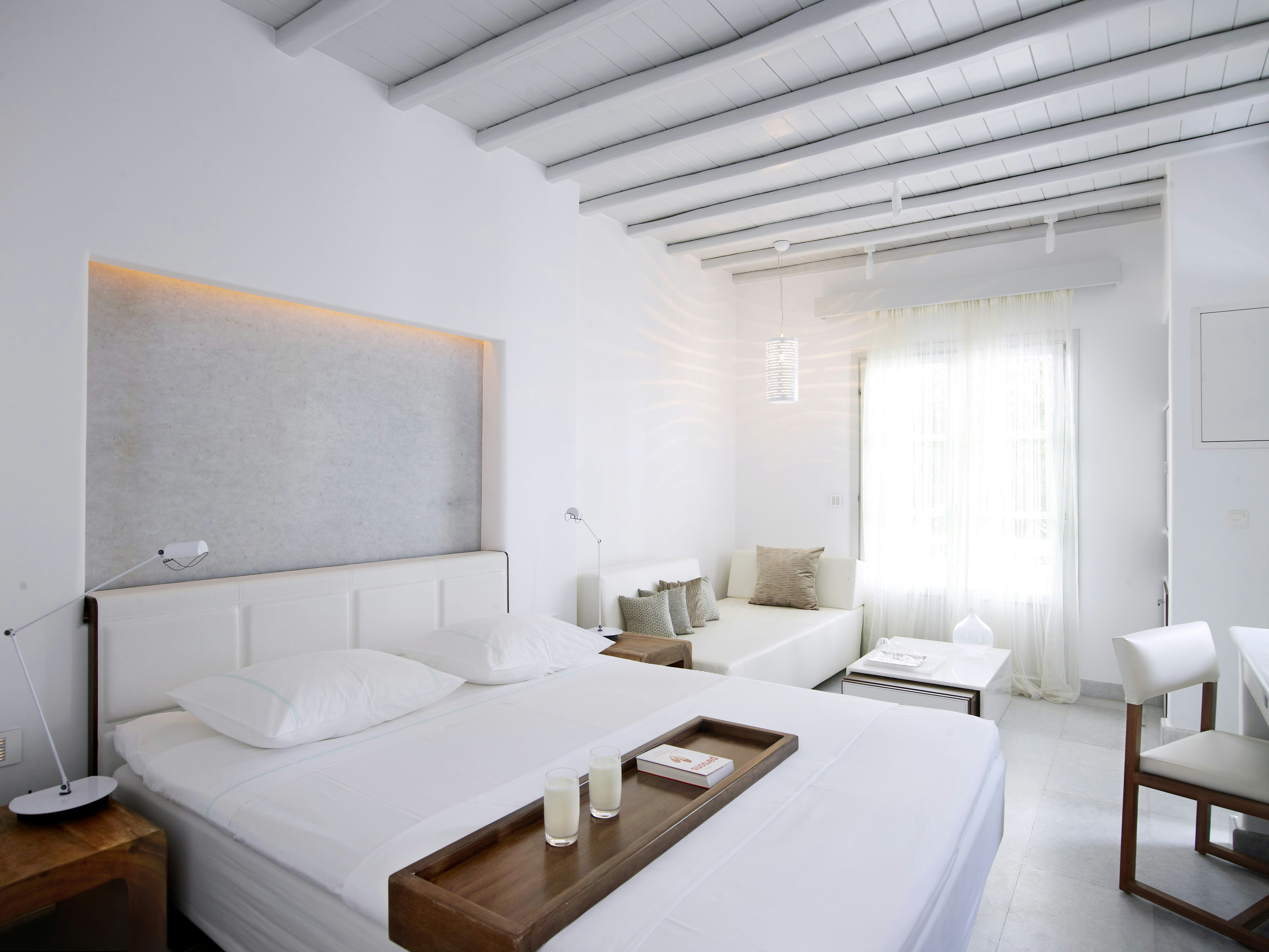 GRAND, POOL OR SEA VIEW