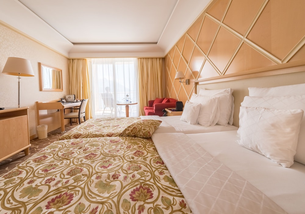 SUPERIOR, DOUBLE OR TWIN BED, POOL VIEW, BALCONY
