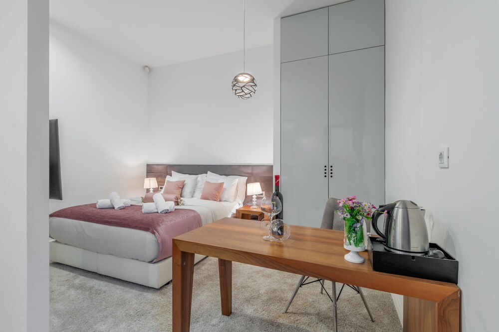 Starlight Luxury Suites 29/40