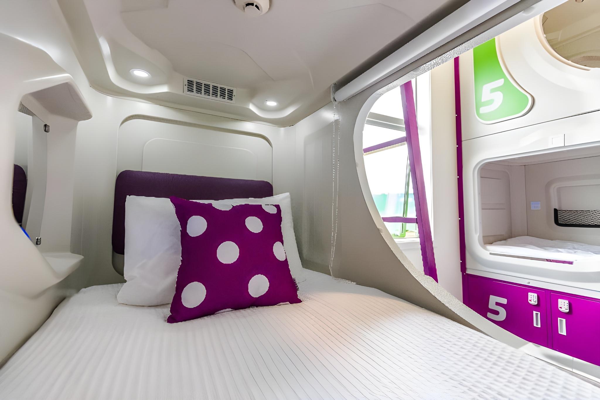 Female Dorm, Pod