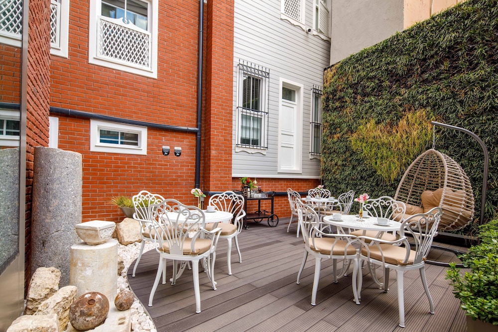 Amiral Palace Boutique Hotel 58/74