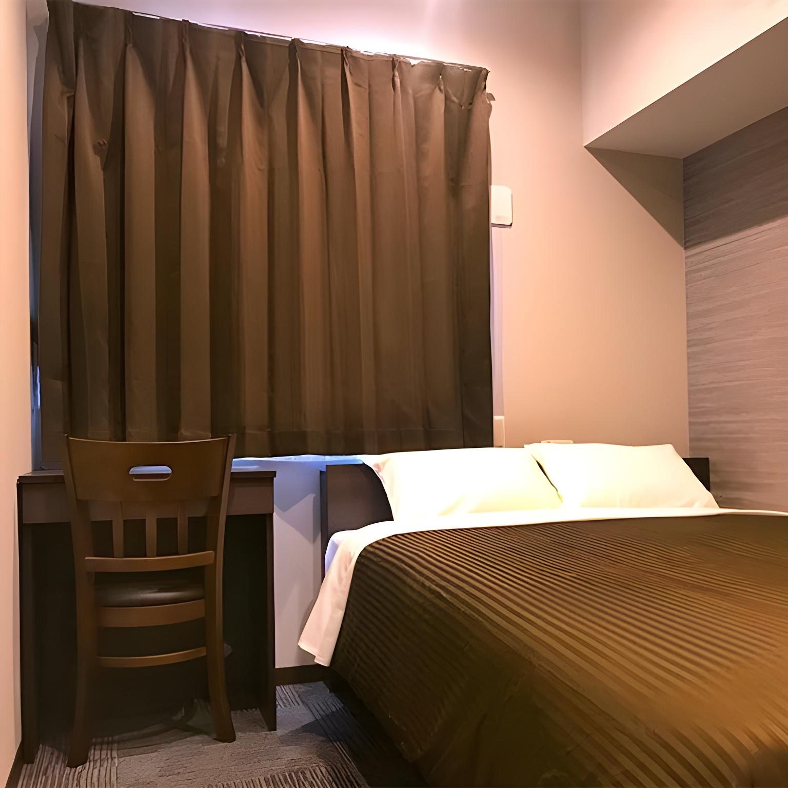 غرفة قياسية بسرير مزدوج