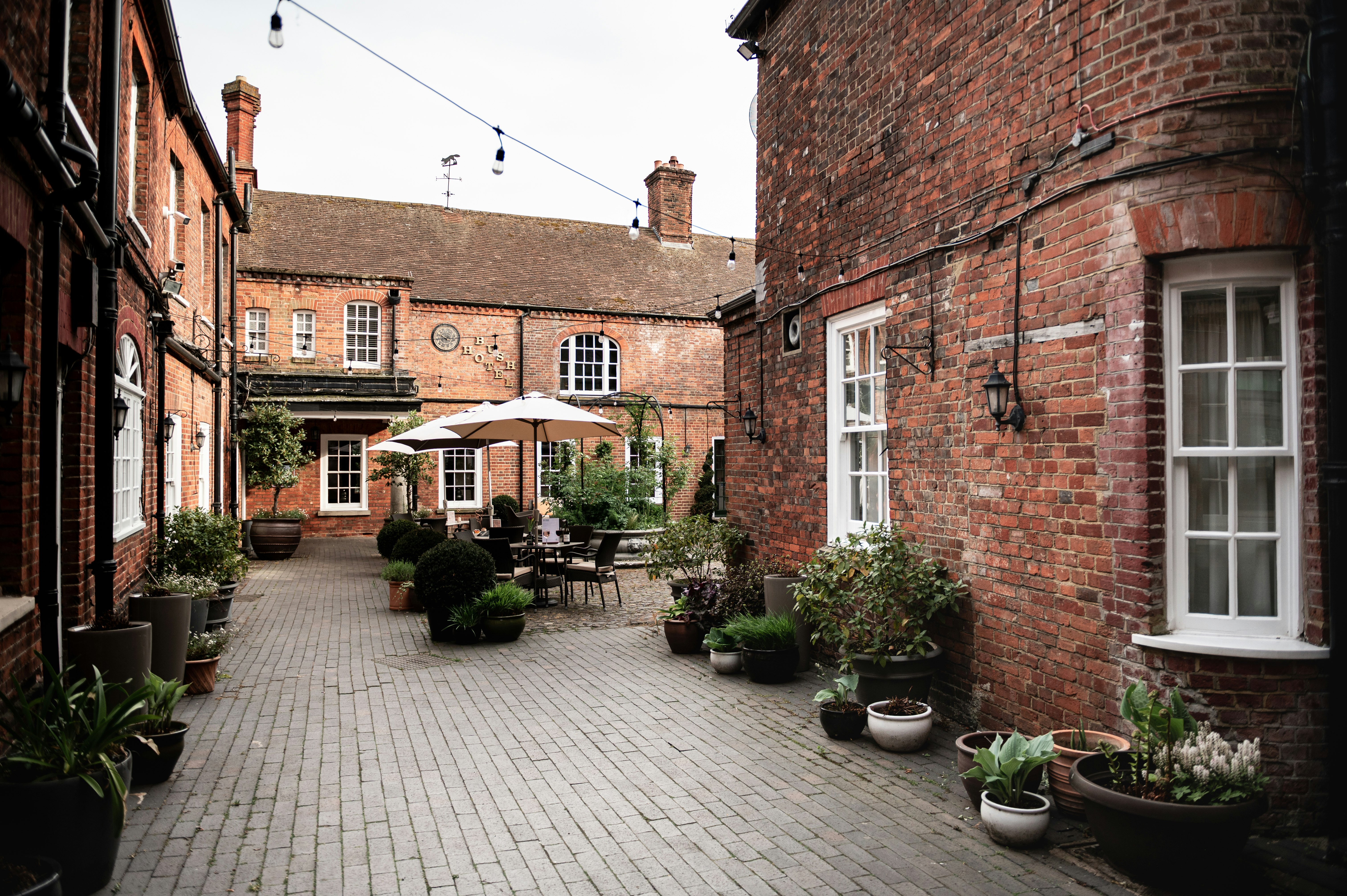 Bush Hotel Farnham 41/50
