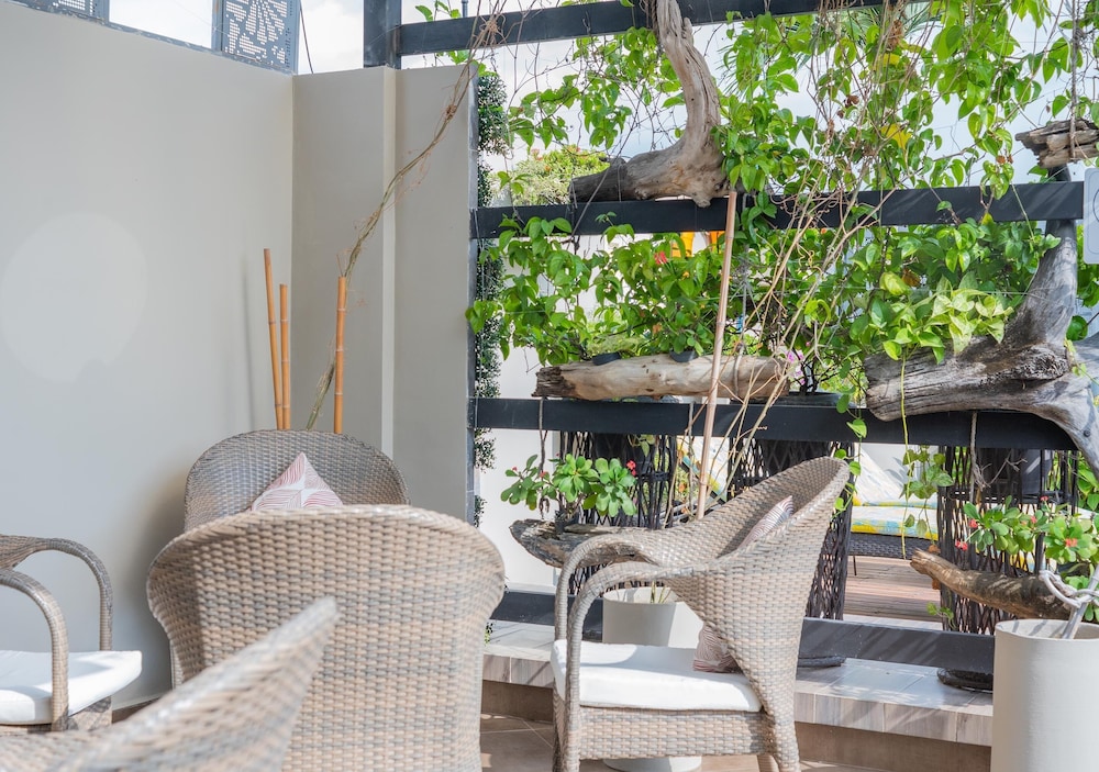 Perla Suite Hotel 53/64