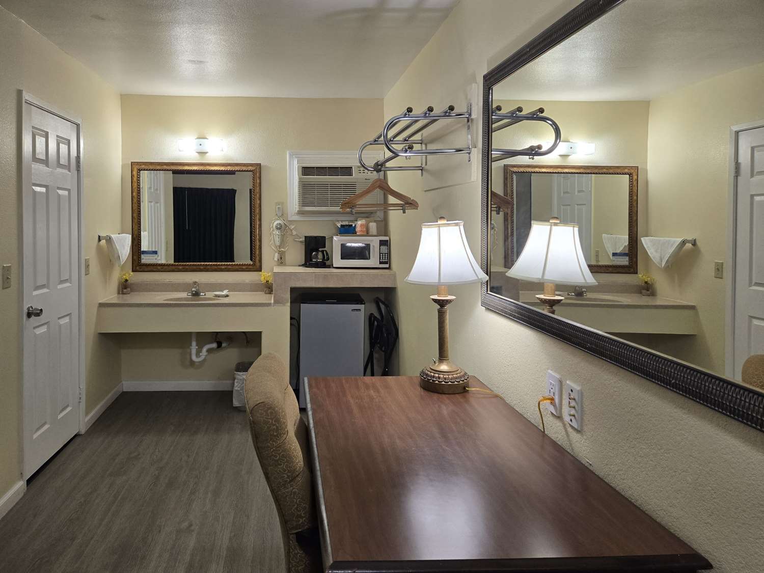 غرفة بسريرين مزدوجين، Rodeway Inn & Suites Blythe I-10, CA 5/6