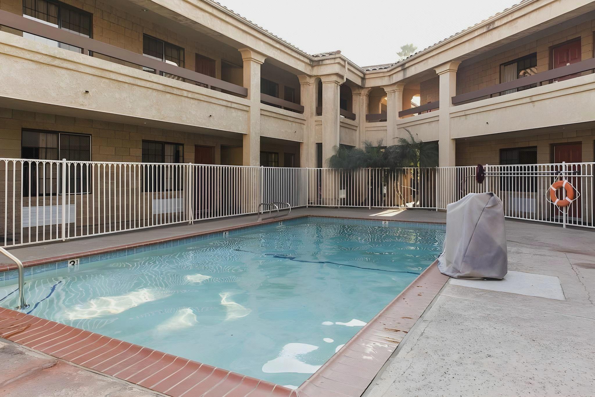 Premier Inns Thousand Oaks 5/32