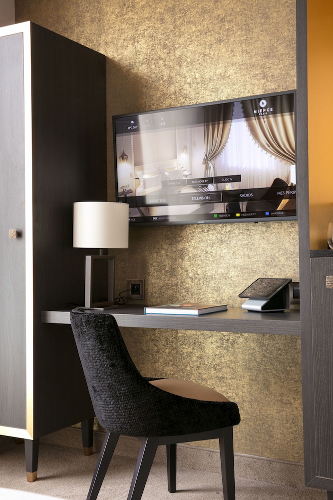 Niepce Paris Curio Collection By Hilton 17/39
