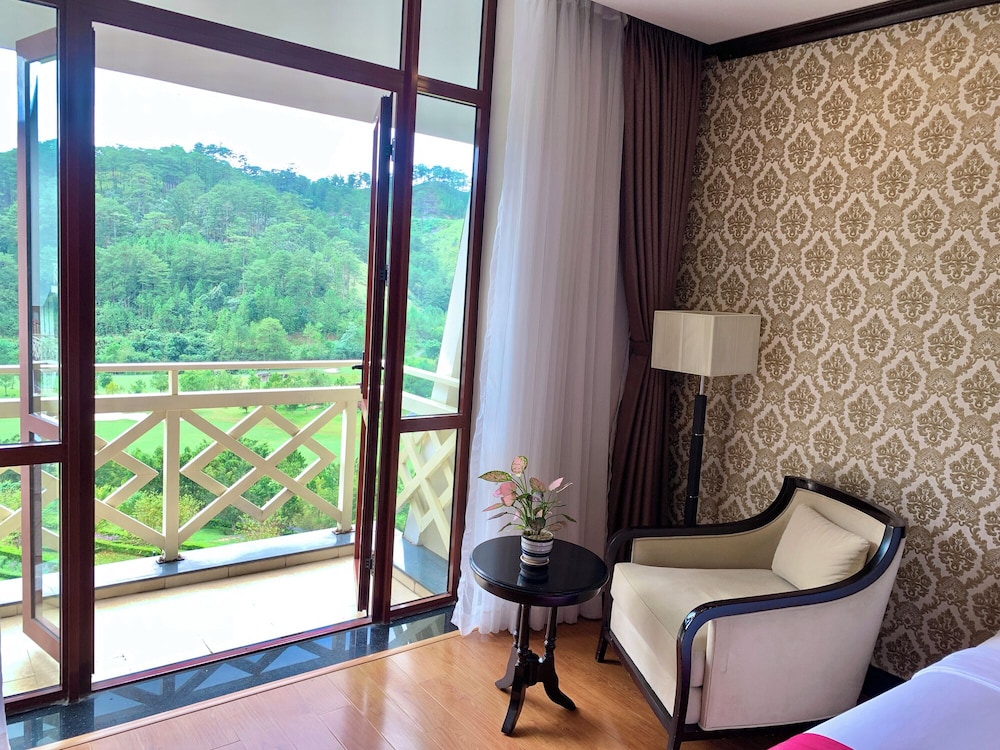 Deluxe, King Bed, Golf Course View، Swiss-Belresort Tuyen Lam Dalat 4/5