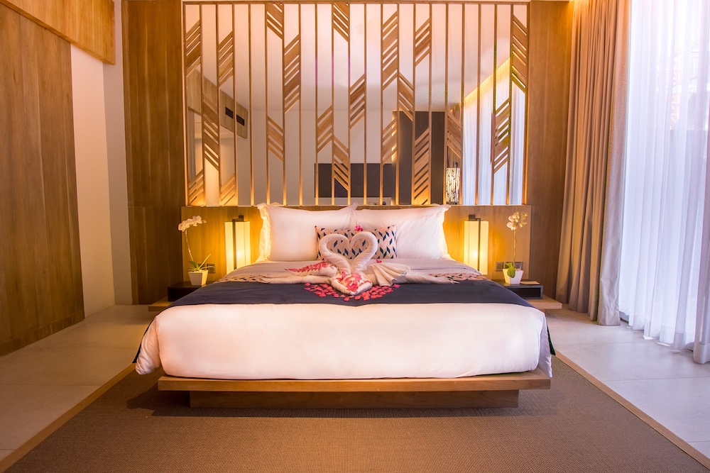 PREMIER, KING BED