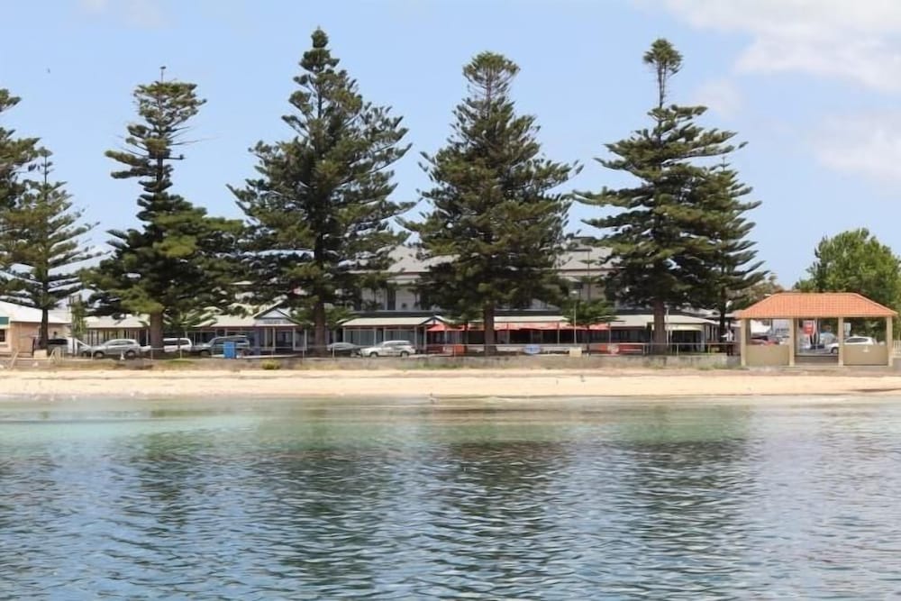 Grand Tasman Hotel 64/65