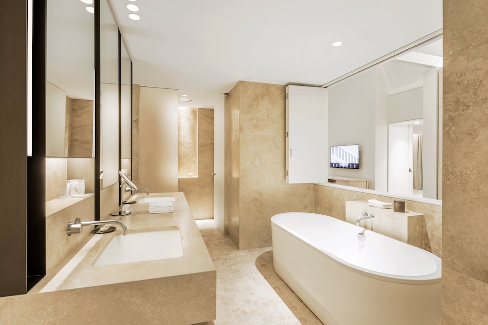 Como, Suite, King Bed