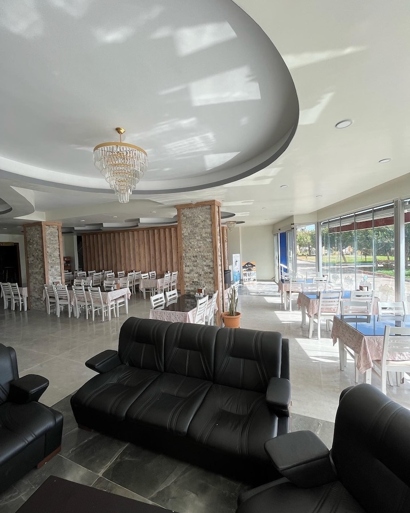 Peri Hotel 25/39