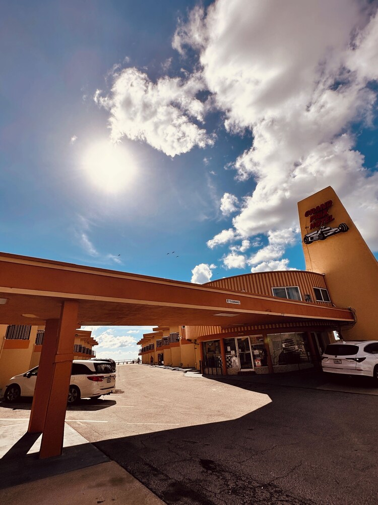 Grand Prix Motel on the Beach 48/48