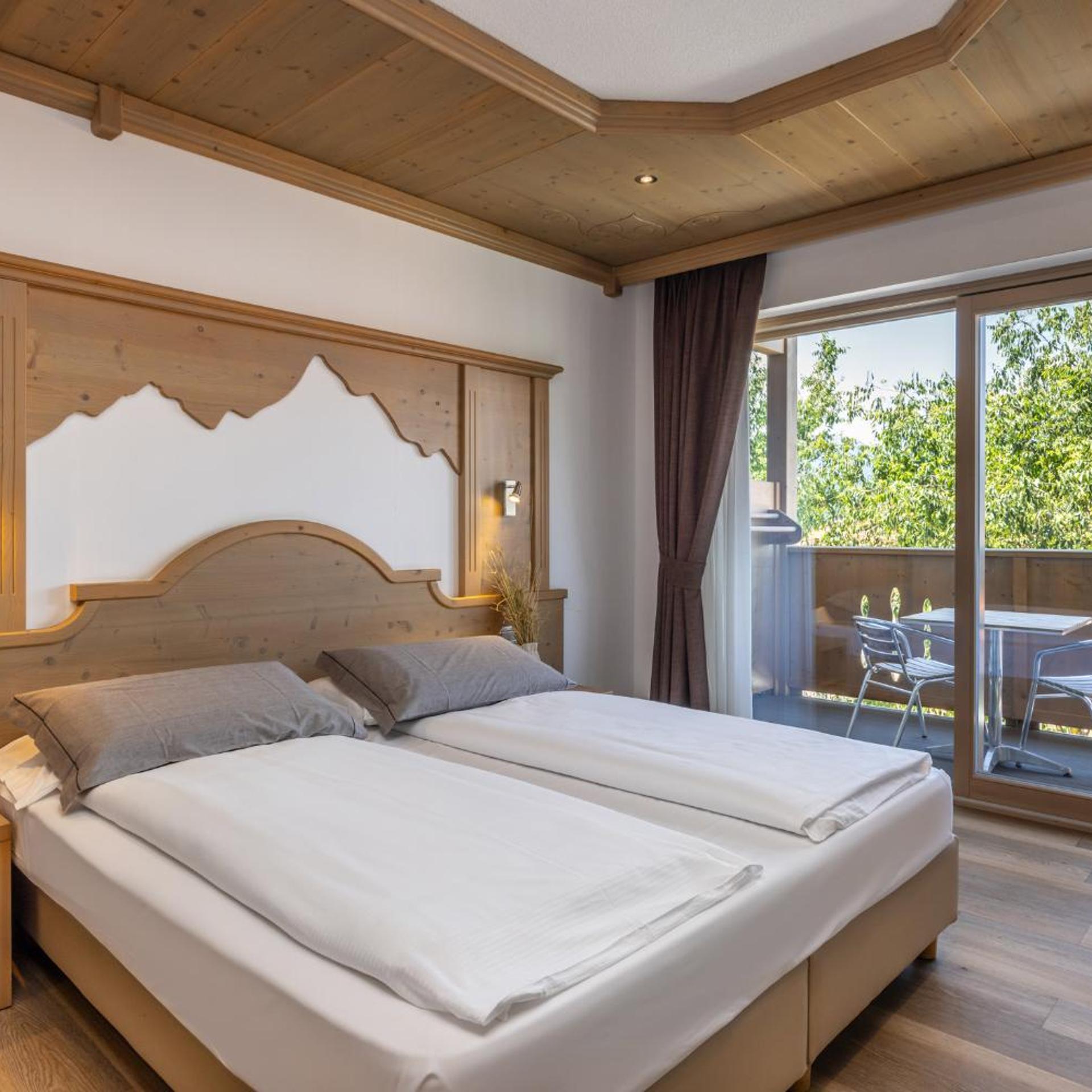 Deluxe, Double or Twin Bed
