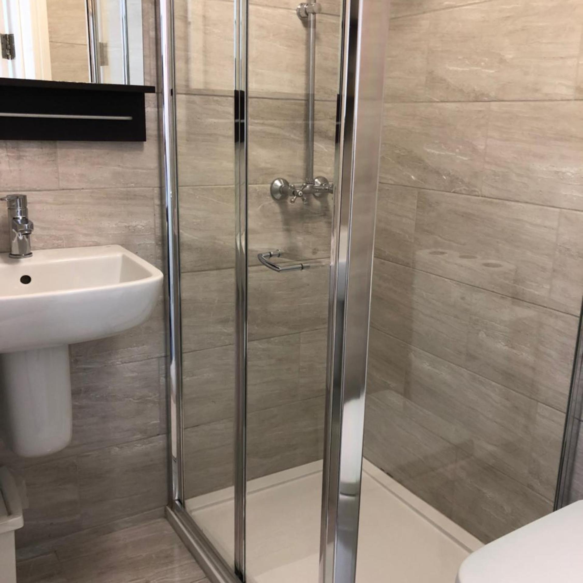 غرفة مفردة بحمام خاص، Plaza London Hotel 6/7