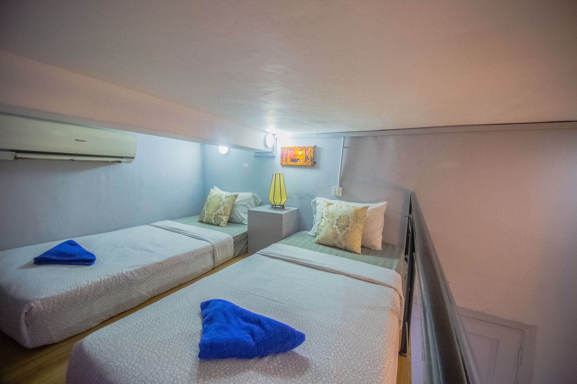 DUPLEX, DOUBLE BED, NO WINDOW