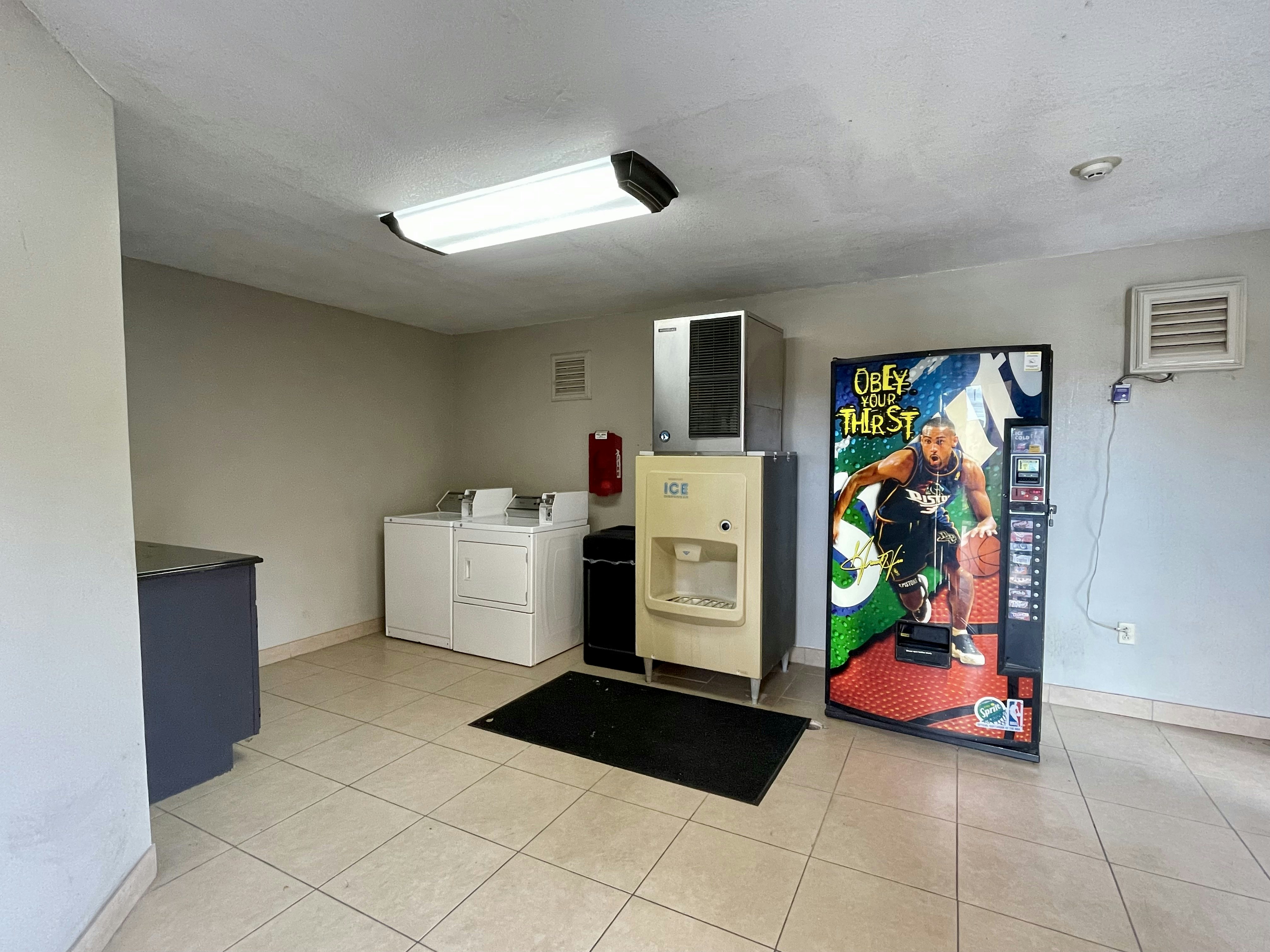 Super 8 by Wyndham Richland MS 3/6