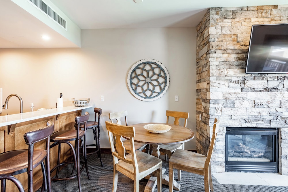 Sundial Lodge by All Seasons Resort Lodging 39/50