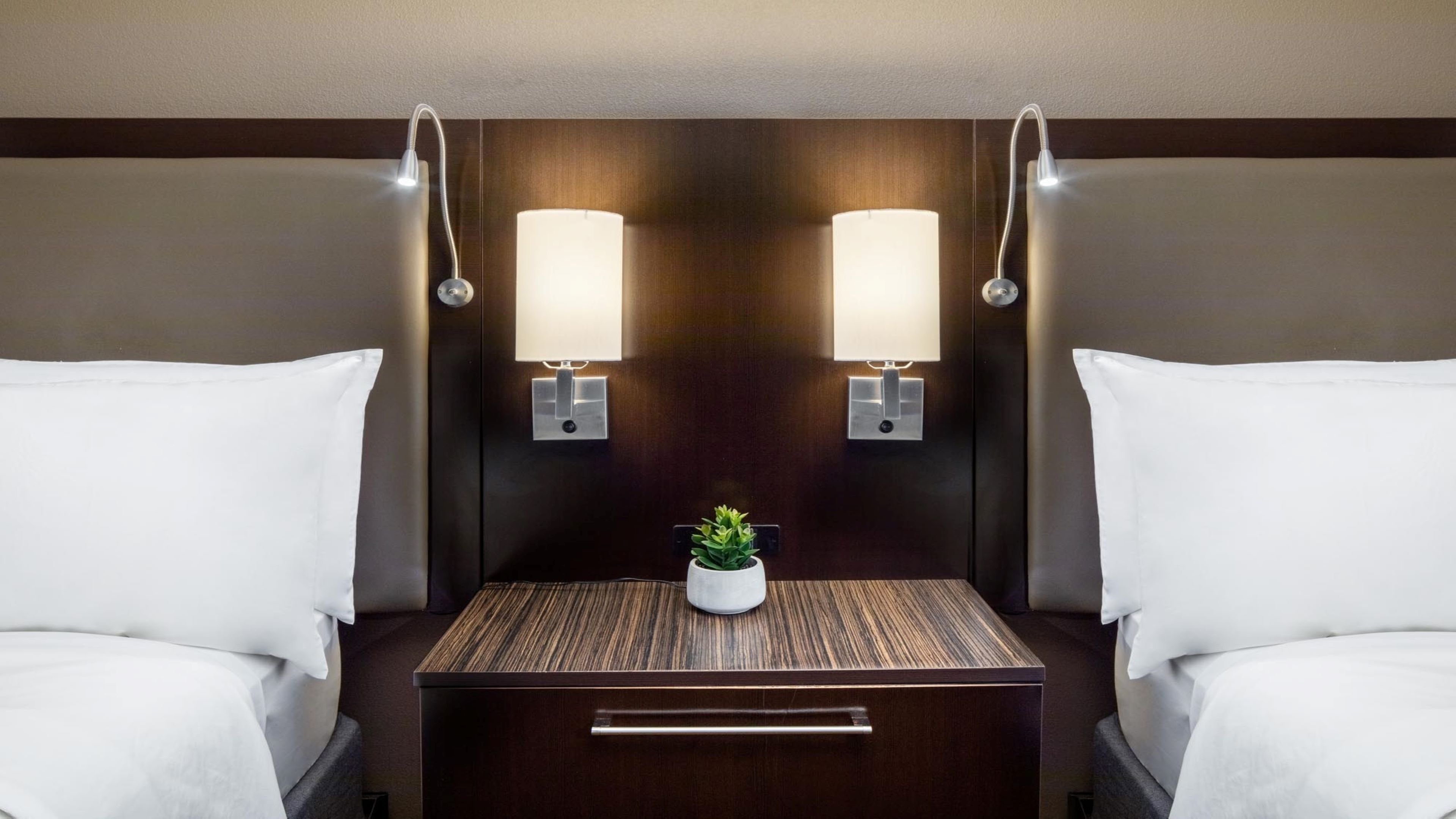 Holiday Inn Hotel And Suites Phoenix Airport North 26/86