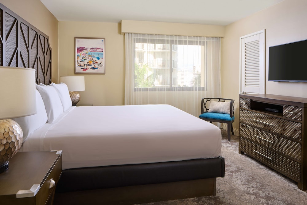 2 BEDROOMS, SUITE, PARTIAL OCEAN VIEW