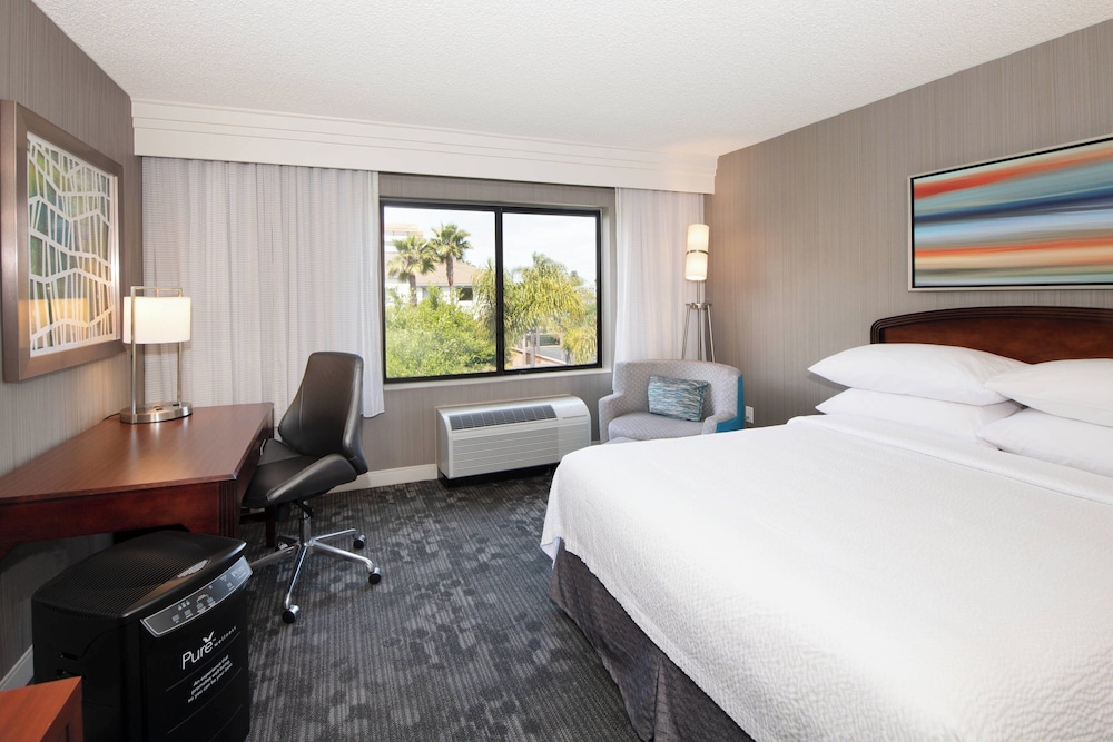 Pure, Wellness, 2 Queen Beds، Courtyard By Marriott Oakland Airport 2/5