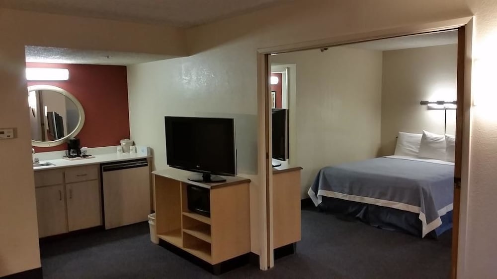 Days Inn by Wyndham Buena Park 20/34