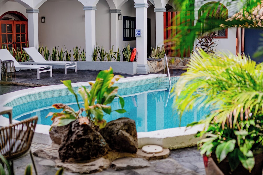 Hotel Colonial Granada 43/48