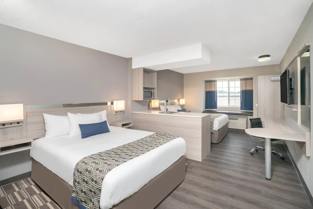 SUITE, 2 DOUBLE BEDS