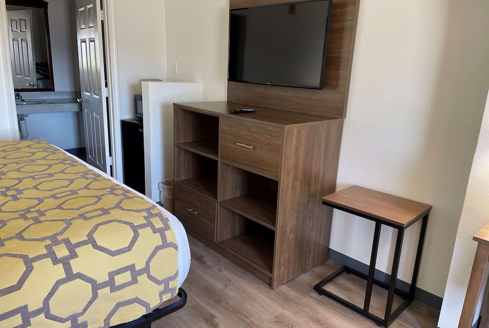 Baymont by Wyndham Biloxi Ocean Springs 37/60