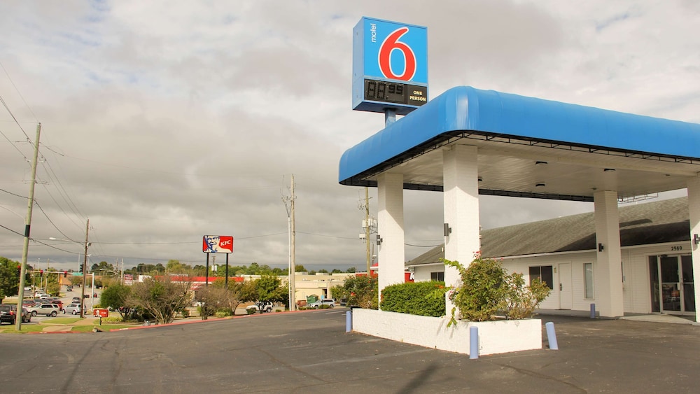Motel6 Fayetteville, AR image
