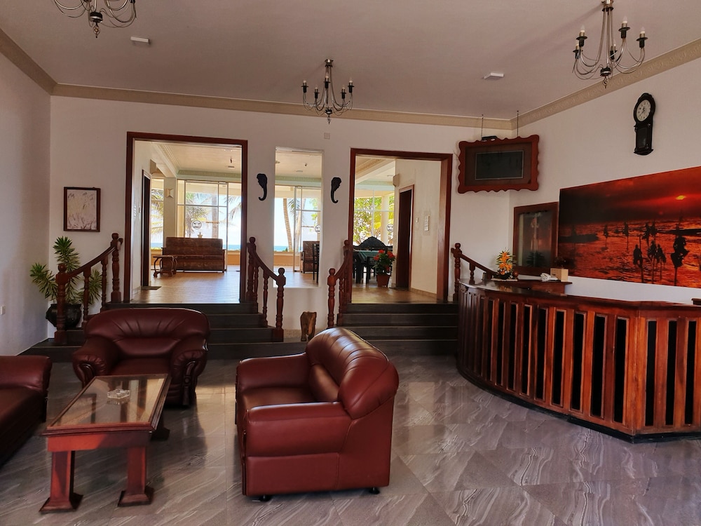 Oasey Beach Hotel 6/69