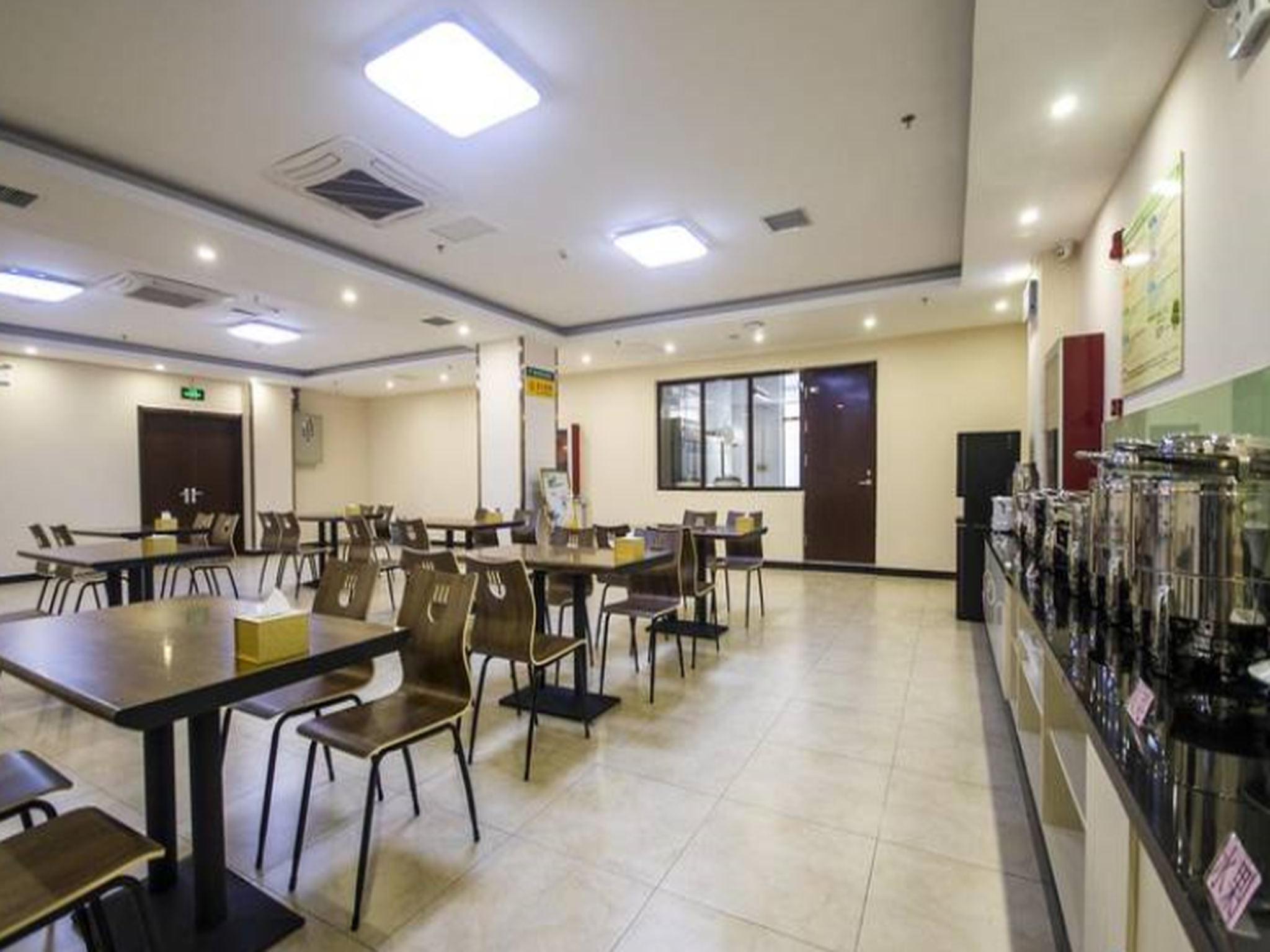 Greentree Inn Qinhuangdao Haigang District Railway Station Square Express Hotel 15/18