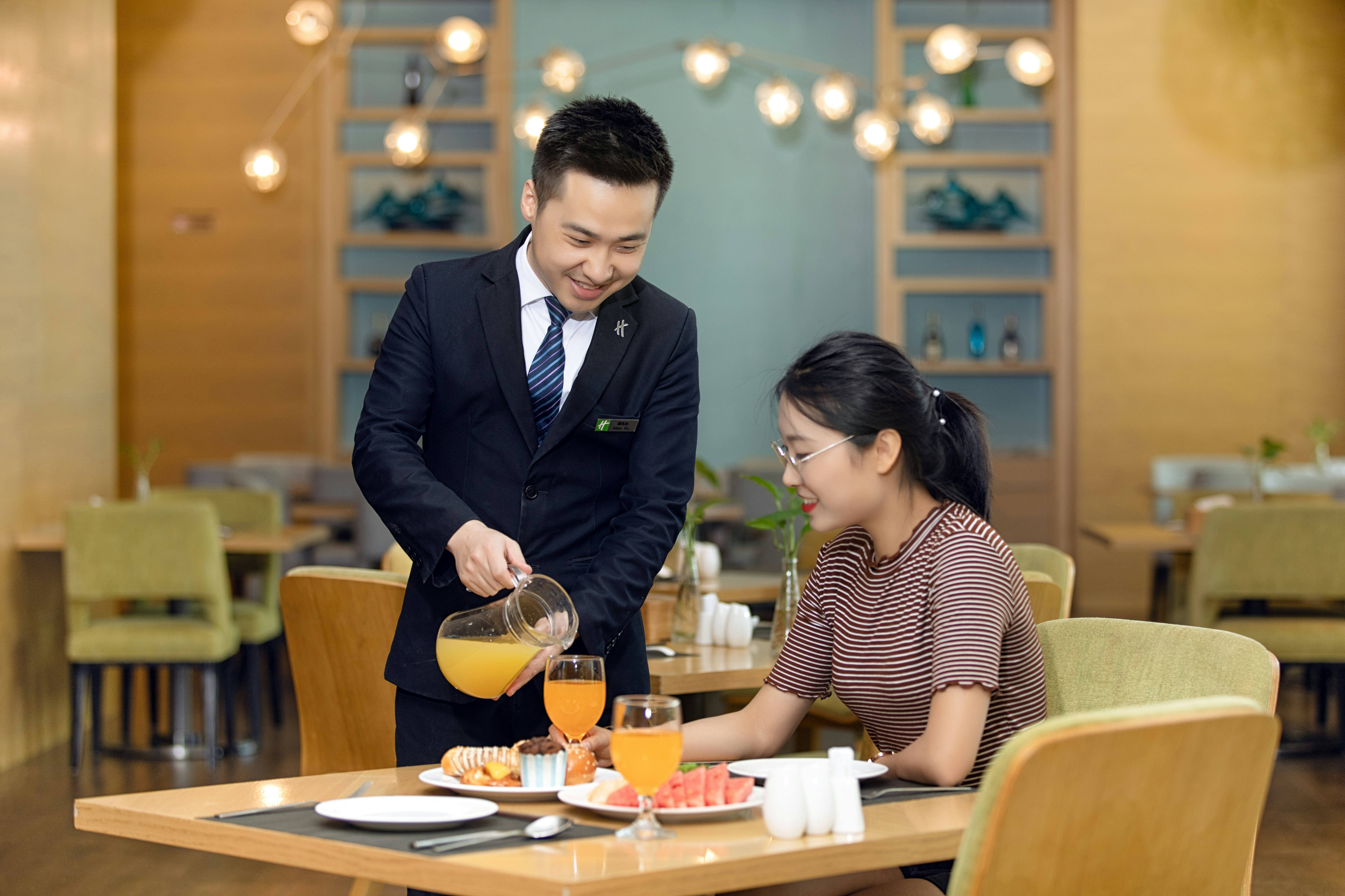 Holiday Inn Baoji Central 11/50